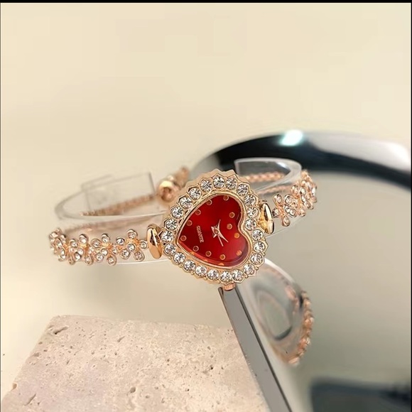 Cute  GOLD heart shaped watch - Picture 9 of 15